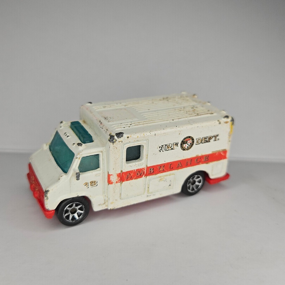 Hot Wheels VTG 1988 Fire Dept‎ Ambulance Diecast White Interior Malaysia Patina